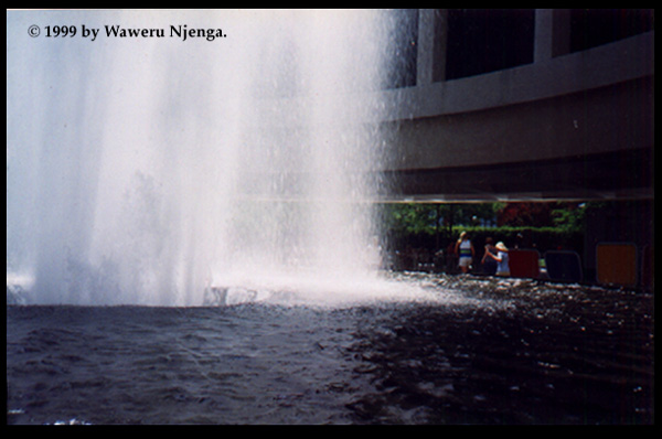 Hirshhorn Courtyard-2 (Full Screen)