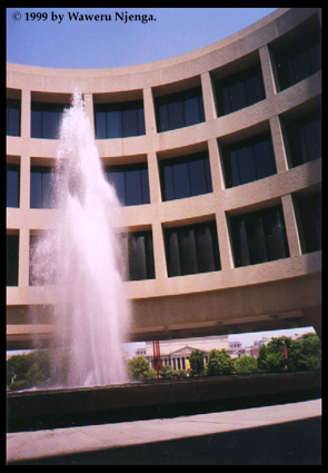 Hirshhorn Fountain (Full Screen)