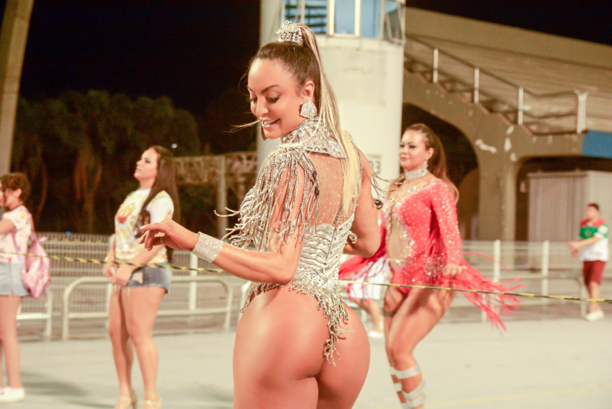 Samba dancer