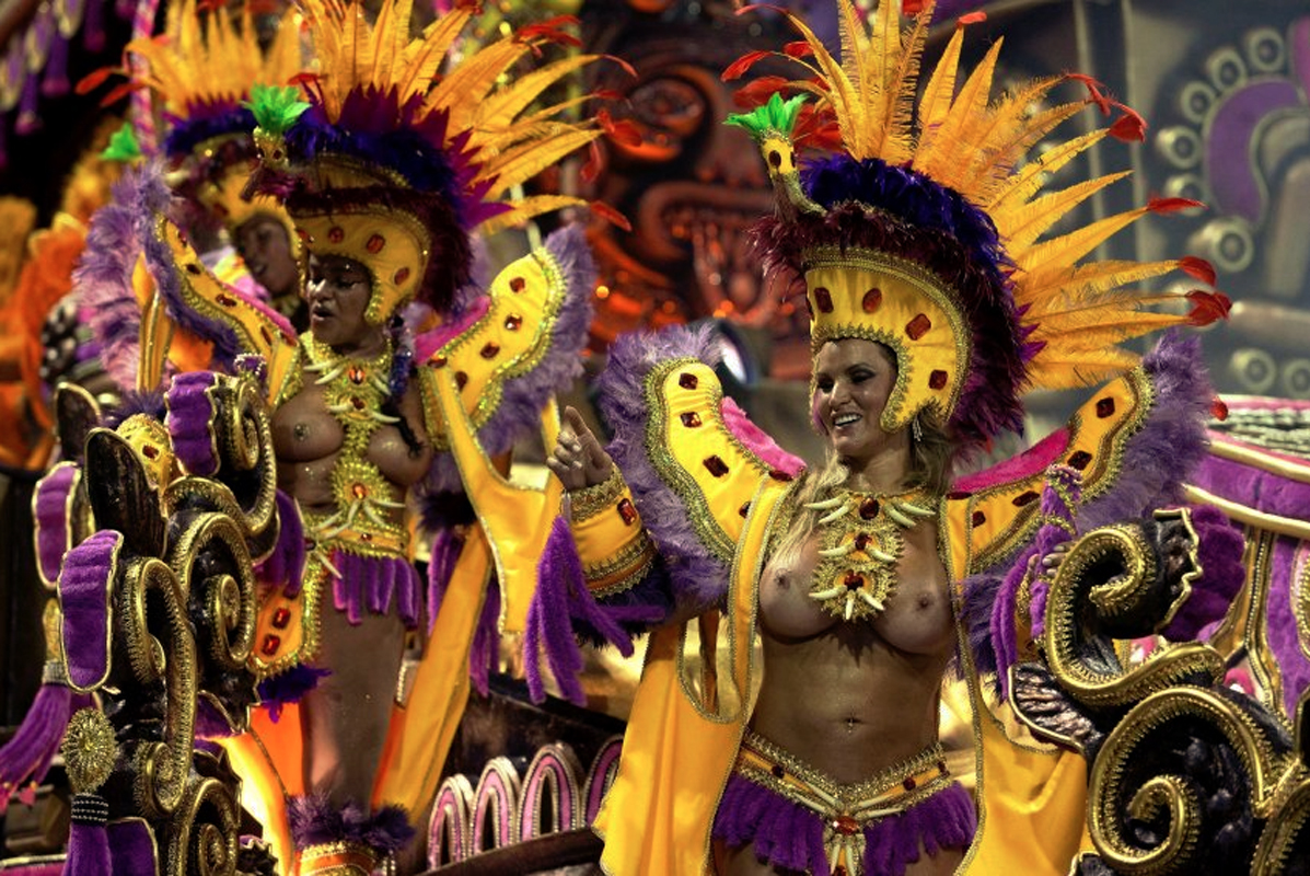 Samba dancer
