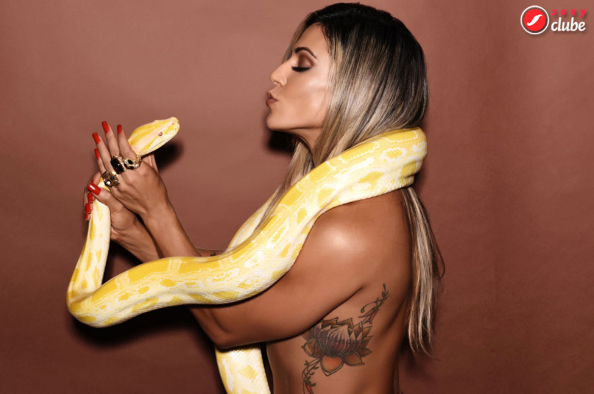 Samba dancer
