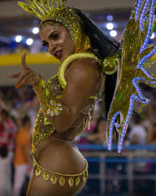 Samba dancer