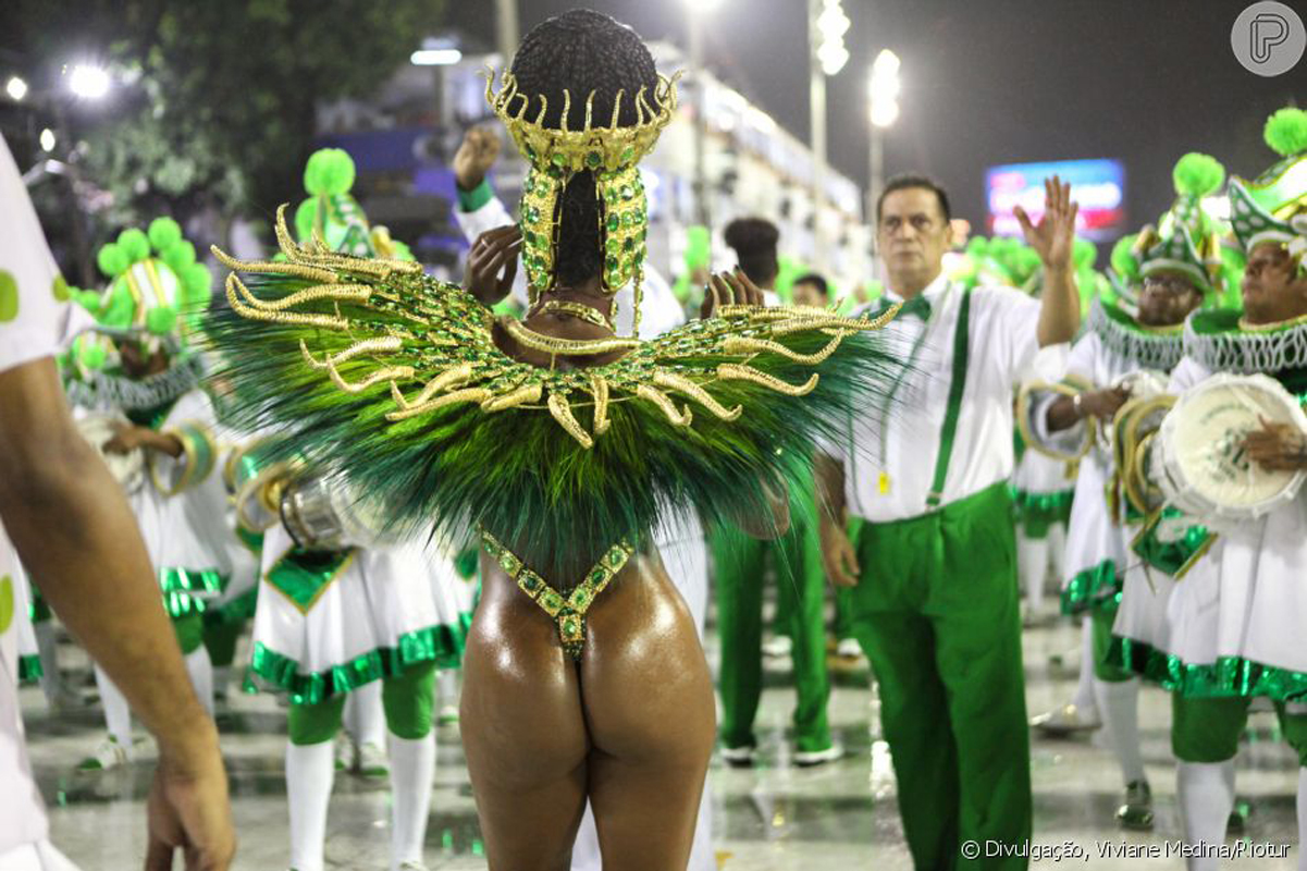 Samba dancer