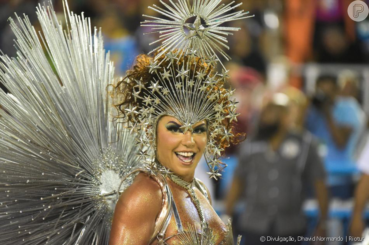 Samba dancer