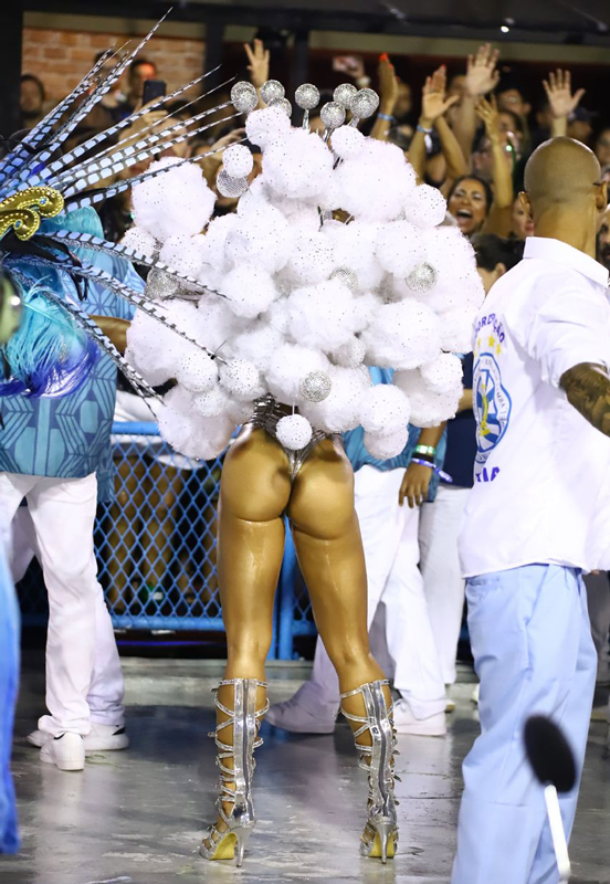 Samba dancer