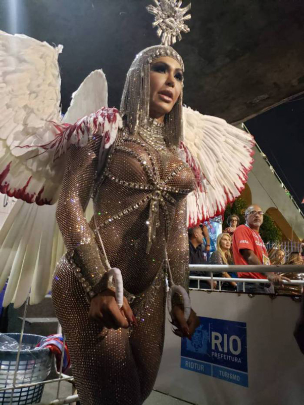Samba dancer