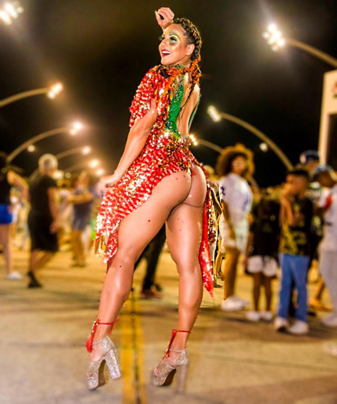 Samba dancer