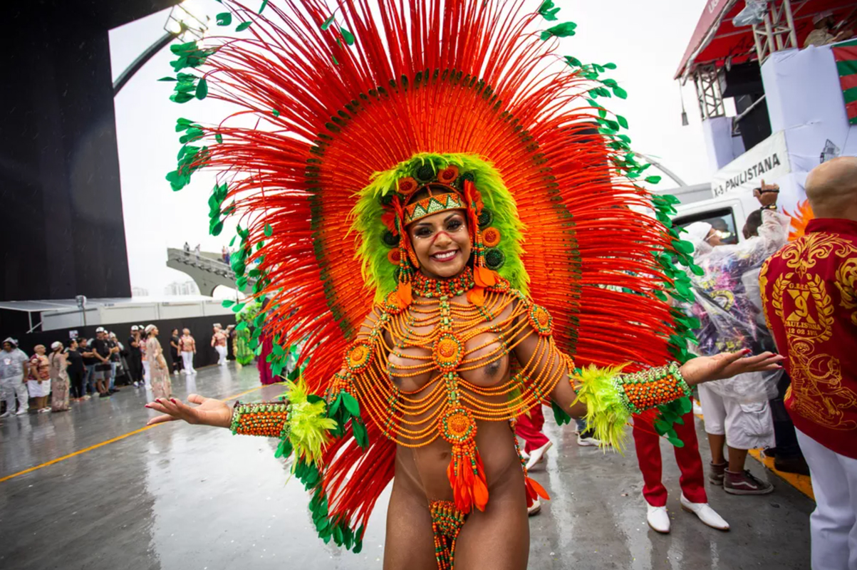 Samba dancer
