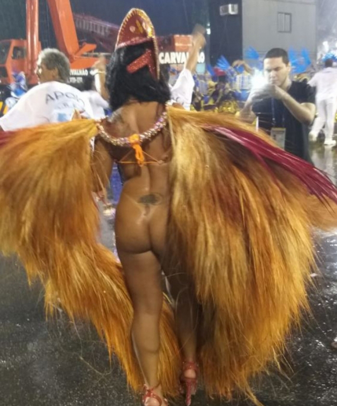 Samba dancer