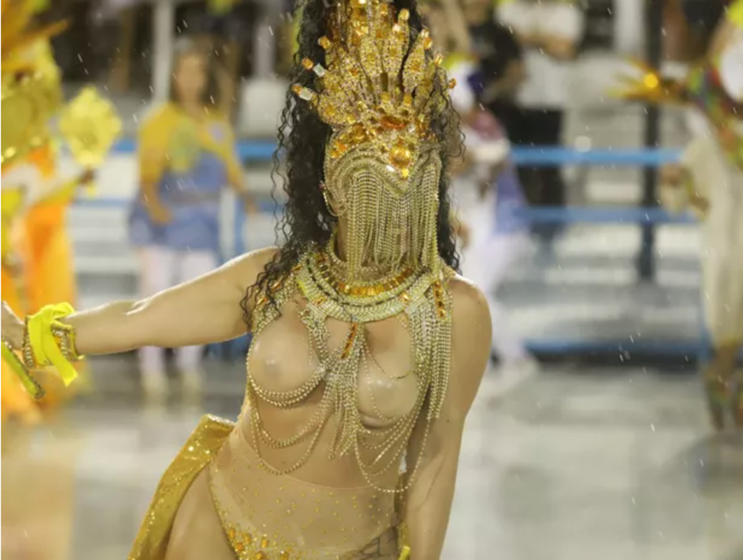 Samba dancer