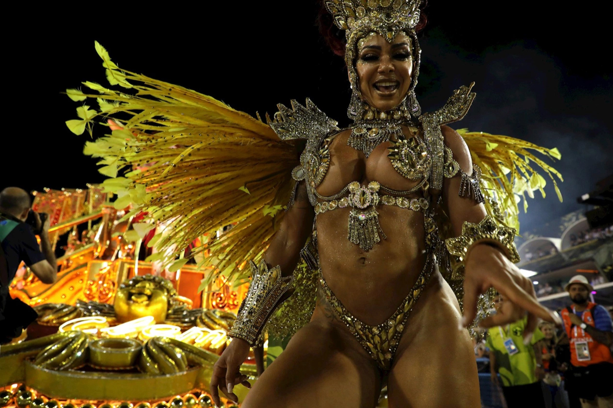 Samba dancer