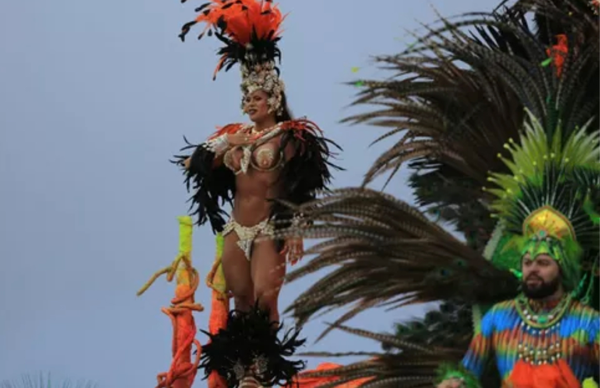 Samba dancer