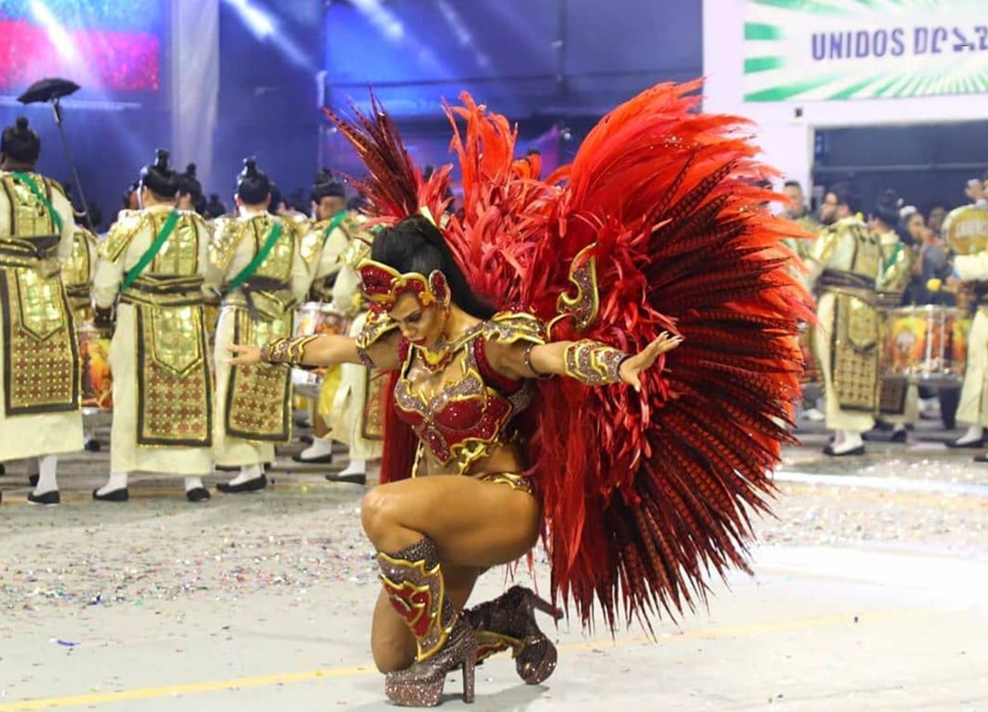 Samba dancer