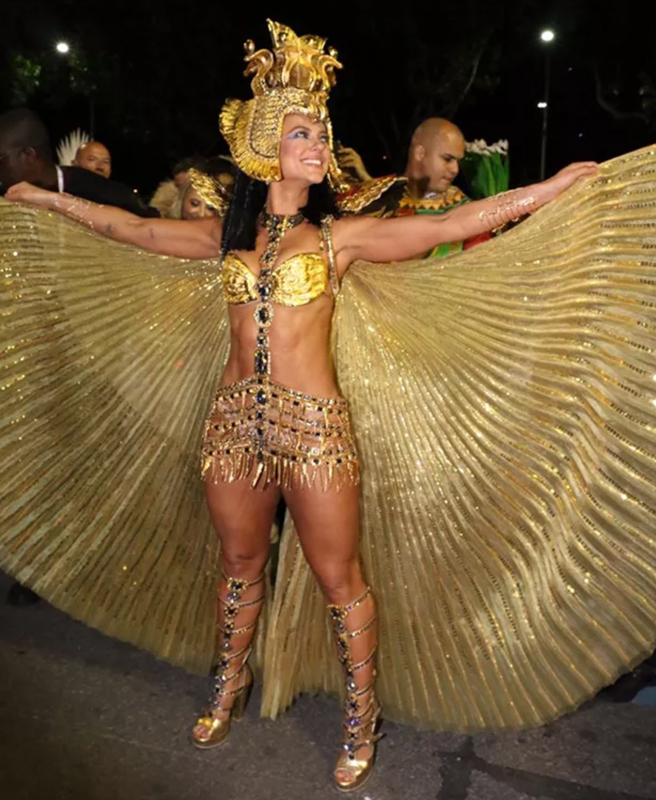 Samba dancer