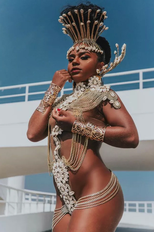 Samba dancer
