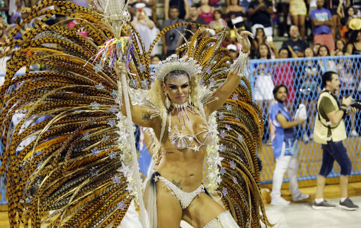 Samba dancer