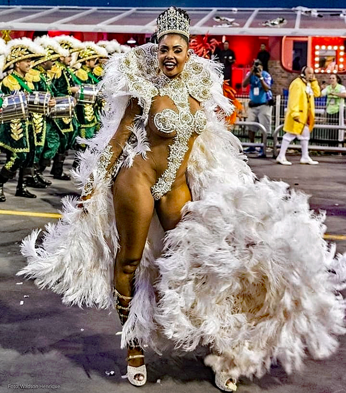 Samba dancer