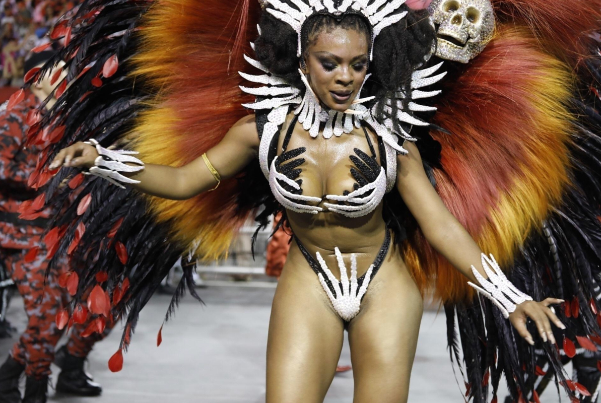 Samba dancer