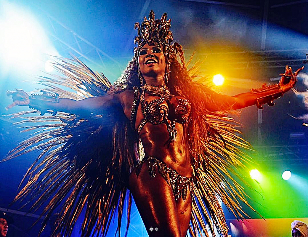 Samba dancer
