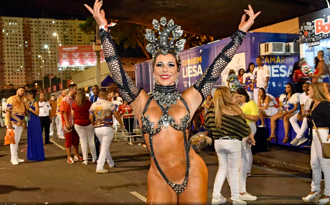 Samba dancer