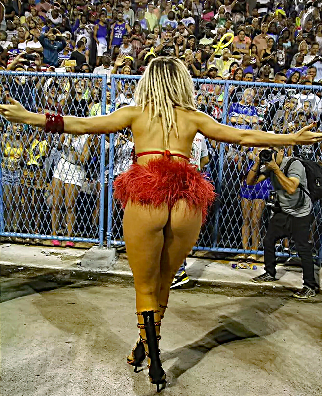 Samba dancer