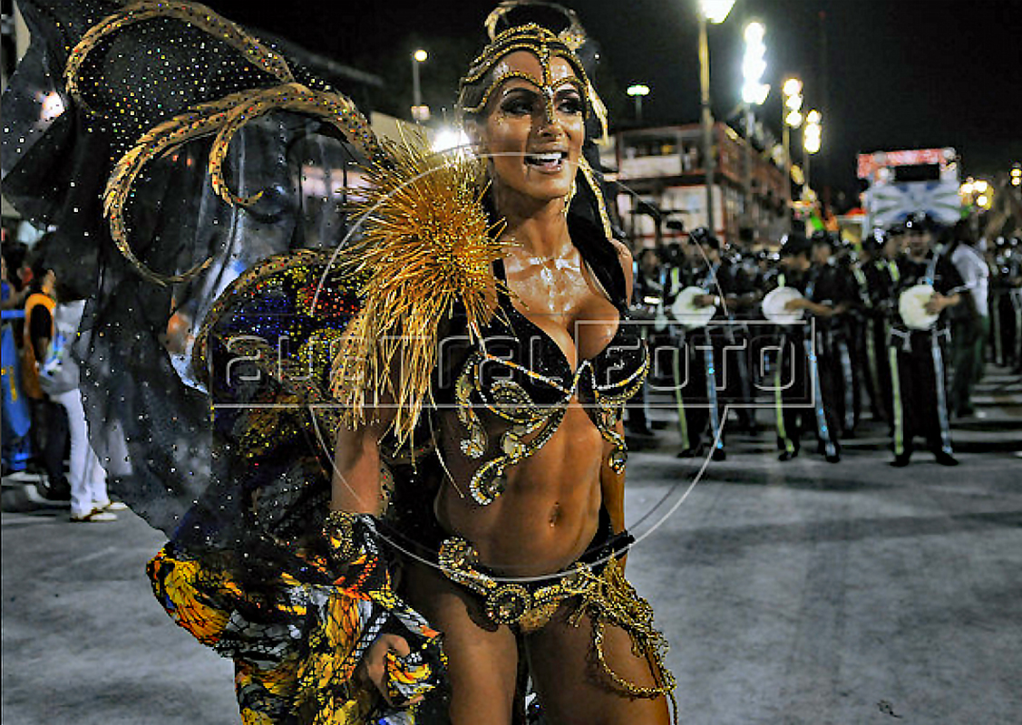 Samba dancer