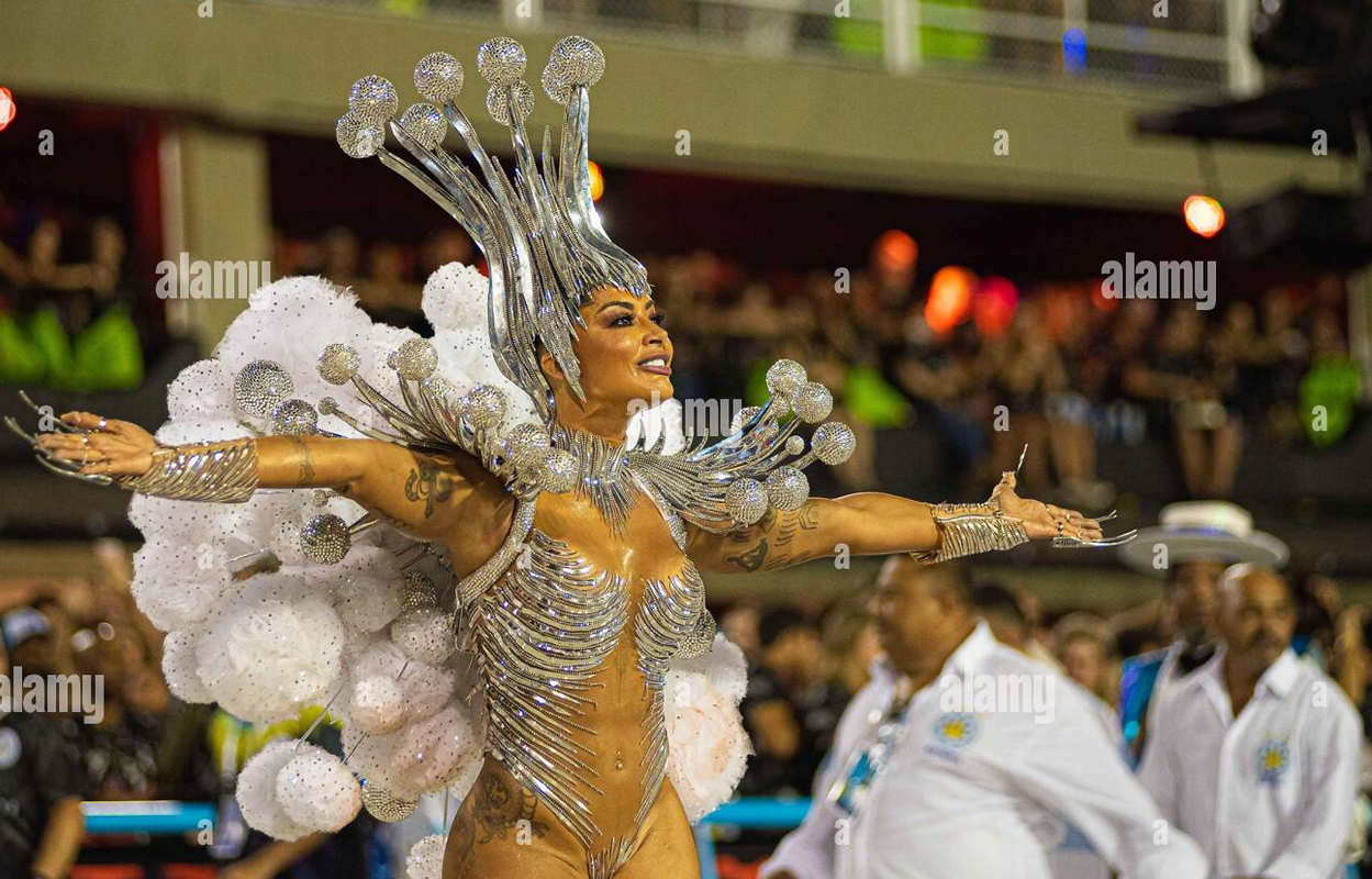 Samba dancer