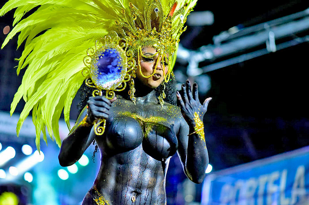 Samba dancer