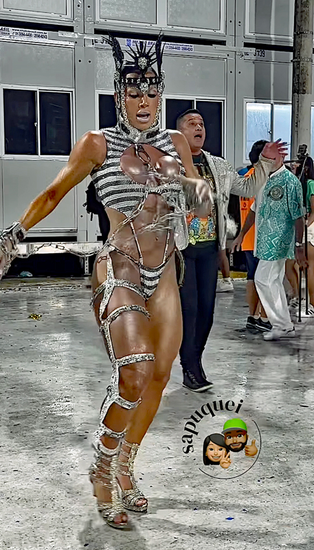 Samba dancer