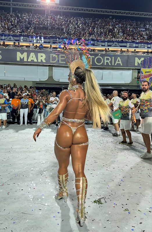 Samba dancer